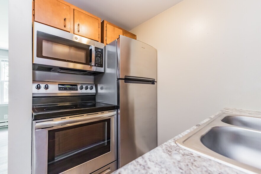 709 S Hutchinson Ave, Muncie, IN à vendre - Photo intérieure – Image 3 sur 5