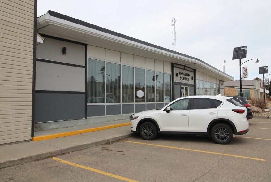 5016 50th St, Eckville, AB à vendre - Photo de l’immeuble – Image 2 sur 7