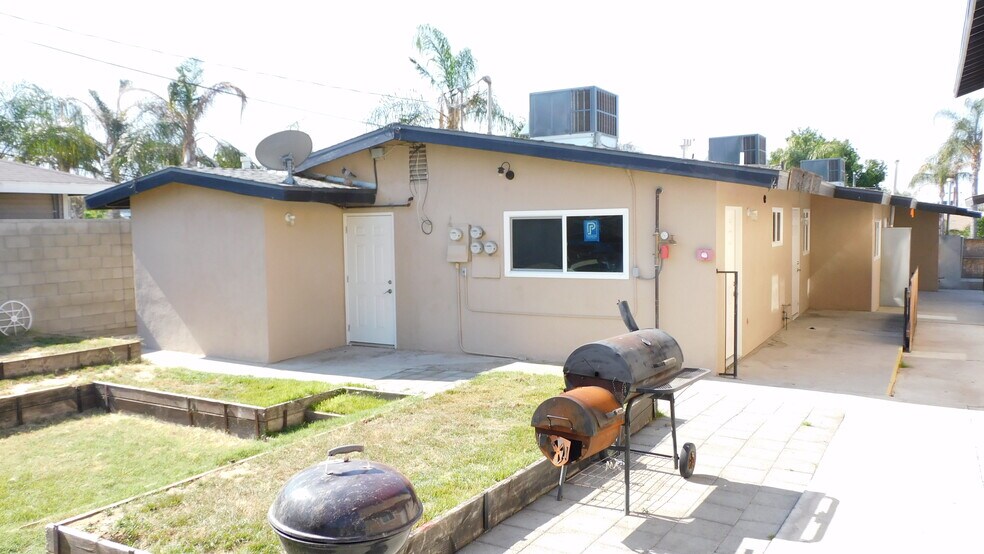 1610 Oregon St, Bakersfield, CA à vendre - Photo de l’immeuble – Image 3 sur 5