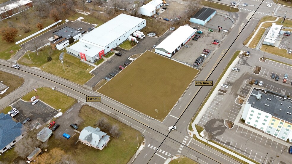 625 1st St S, Waite Park, MN à vendre - Photo de l’immeuble – Image 2 sur 3