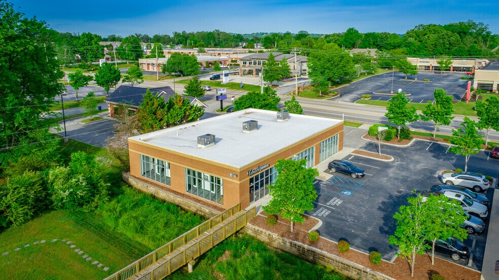 1525 Gunbarrel, Chattanooga, TN à louer - Photo de l’immeuble – Image 3 sur 13
