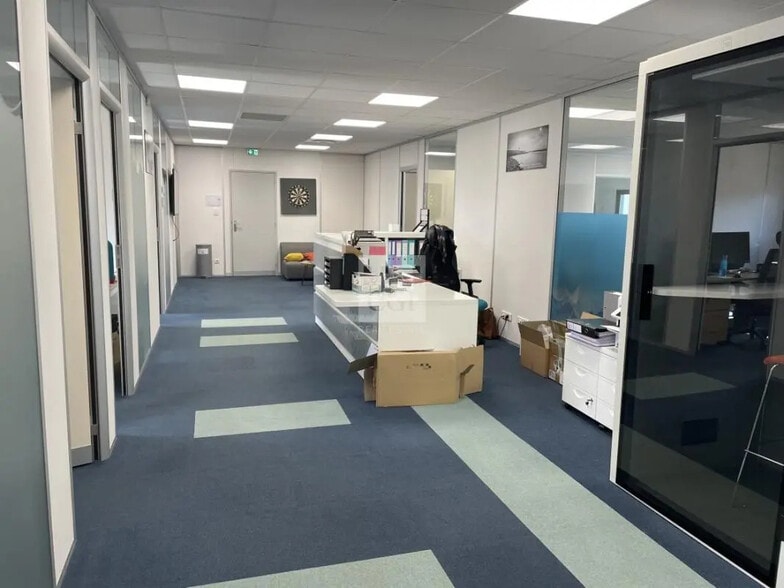 Bureau dans Saint-Ismier à vendre - Photo de l’immeuble – Image 2 sur 6