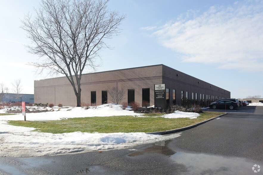 23 Corporate Dr, East Syracuse, NY à louer - Photo principale – Image 1 sur 5