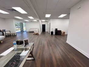 1920 Cypress Lake Dr, Orlando, FL à louer Photo intérieure– Image 2 sur 9