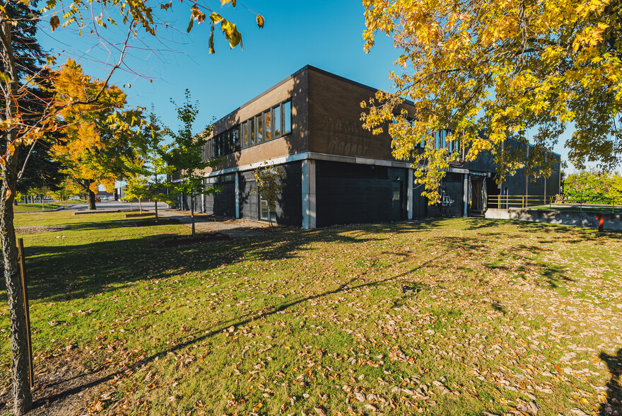 115 Rue de Lauzon, Boucherville, QC à louer - Photo de l’immeuble – Image 3 sur 7