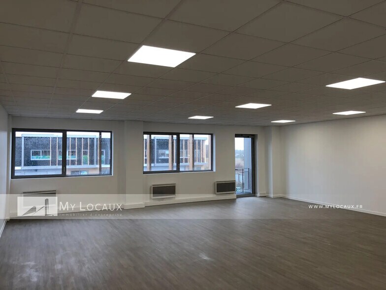 Local d'activités dans Marines à vendre - Photo de l’immeuble – Image 3 sur 4