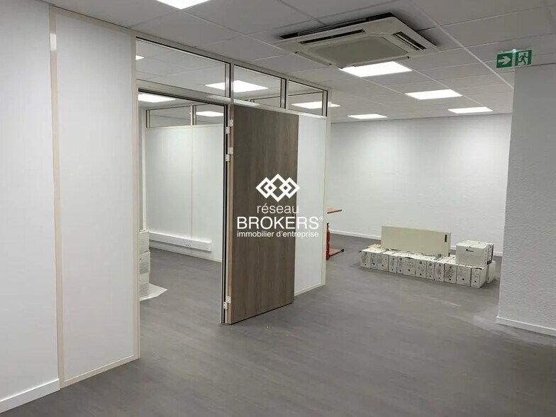 Bureau dans Grenoble à louer - Photo de l’immeuble – Image 3 sur 5