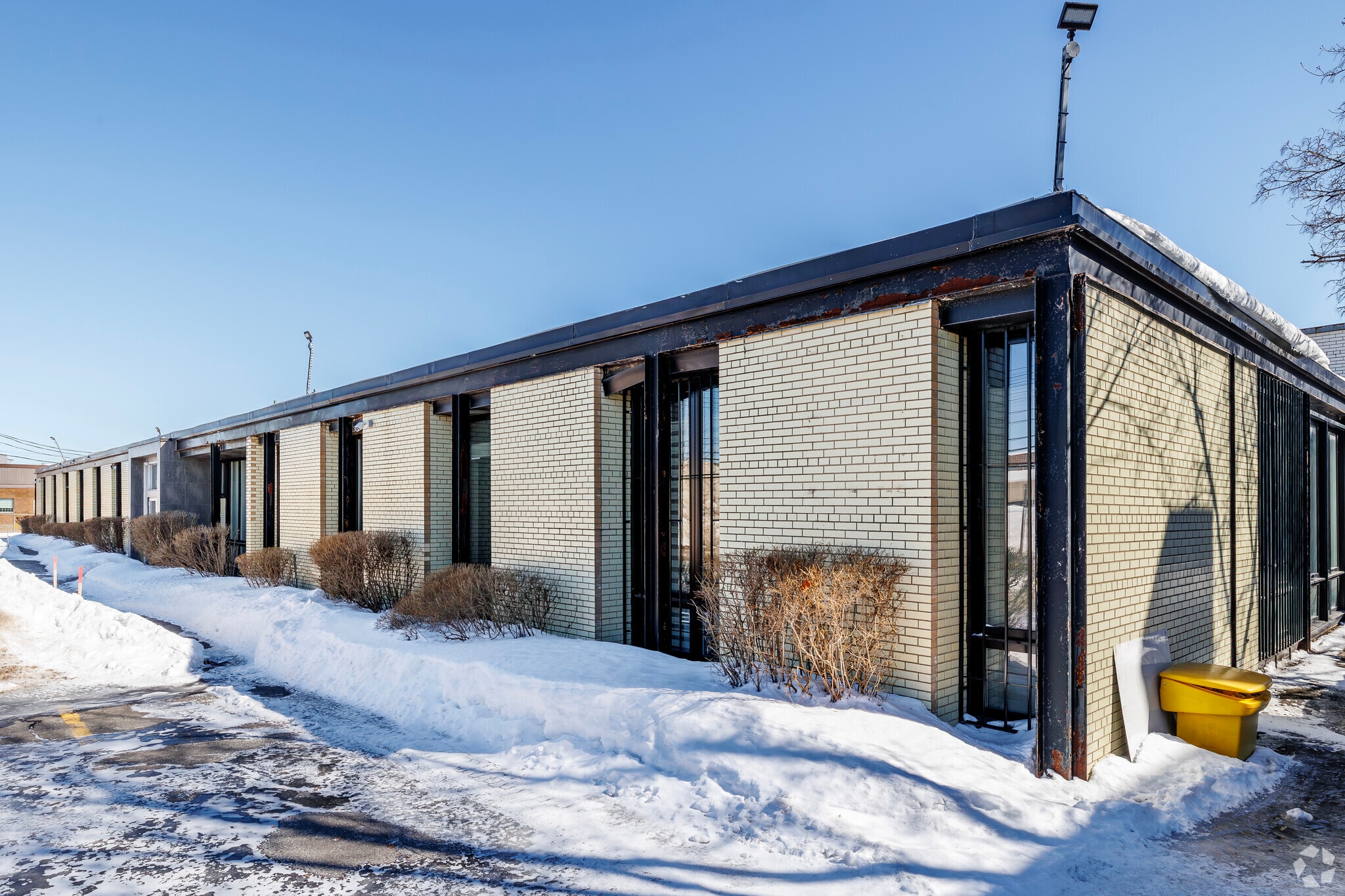 5660 Rue Ferrier, Mont-Royal, QC à vendre Photo principale– Image 1 sur 16