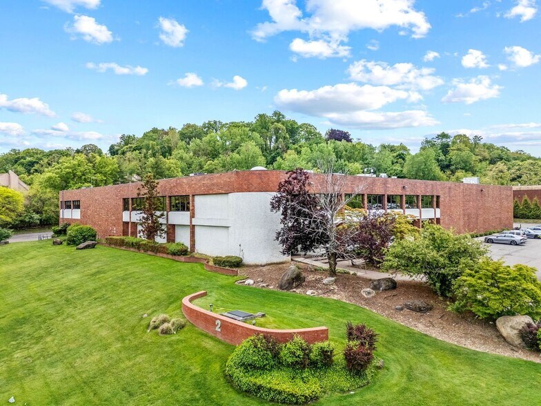 2 Harbor Park Dr, Port Washington, NY à louer - Photo de l’immeuble – Image 3 sur 9