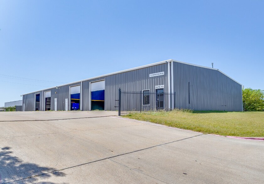 111 Industrial Blvd, Mansfield, TX à louer - Photo de l’immeuble – Image 1 sur 10