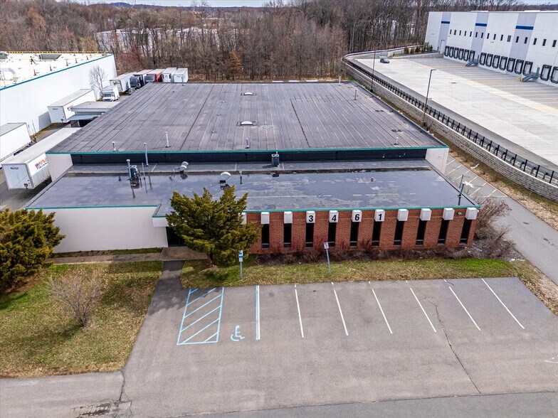 3461 S Clinton Ave, South Plainfield, NJ à louer - Photo principale – Image 1 sur 34