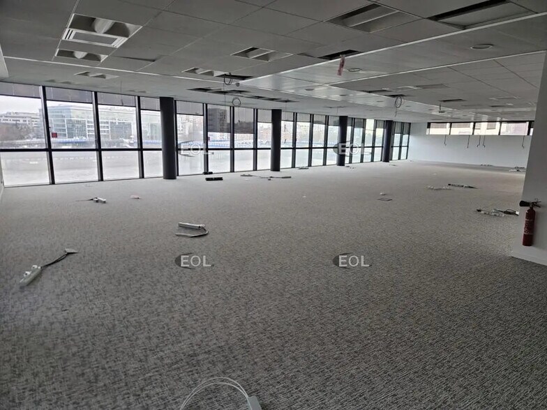 Bureau dans Ivry-sur-Seine à louer - Photo de l’immeuble – Image 3 sur 32