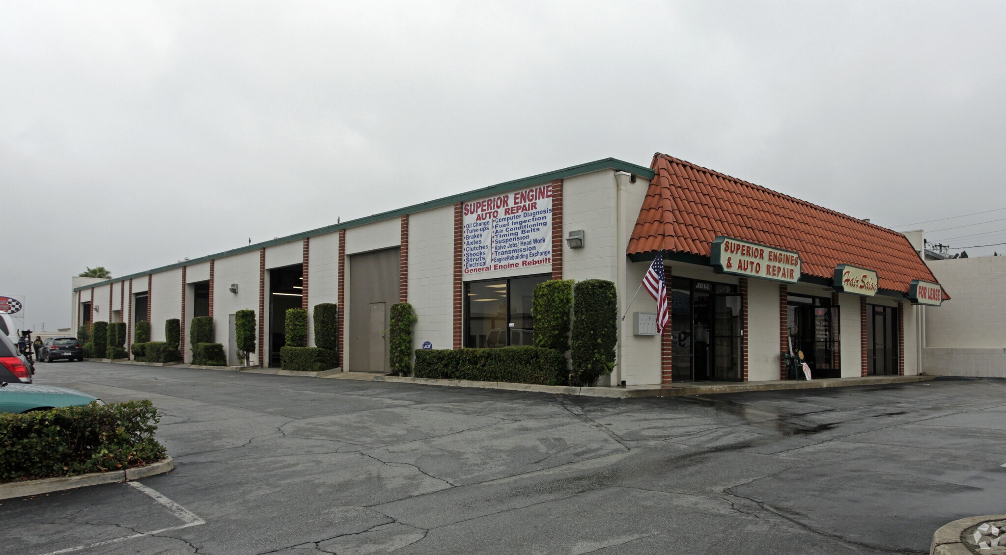 933 N Central Ave, Upland, CA à louer Photo principale– Image 1 sur 4