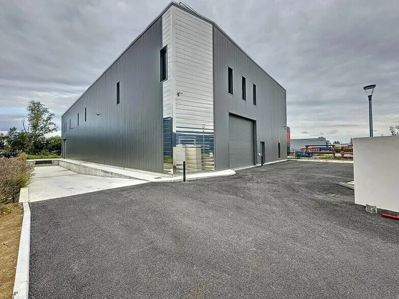 Local d'activités dans Portet-sur-Garonne à vendre - Photo de l’immeuble – Image 1 sur 4