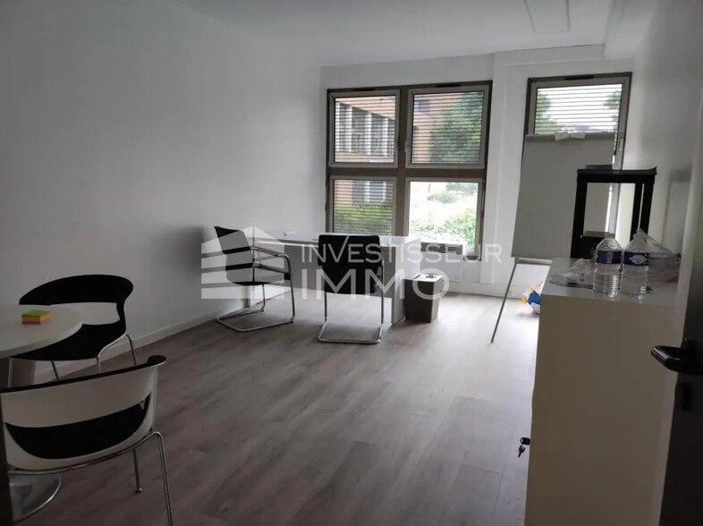 Bureau dans Torcy à louer - Photo de l’immeuble – Image 3 sur 8