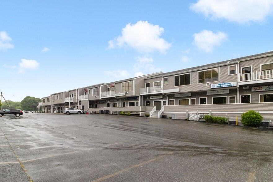 1050 Main St, East Greenwich, RI à vendre - Photo principale – Image 1 sur 7