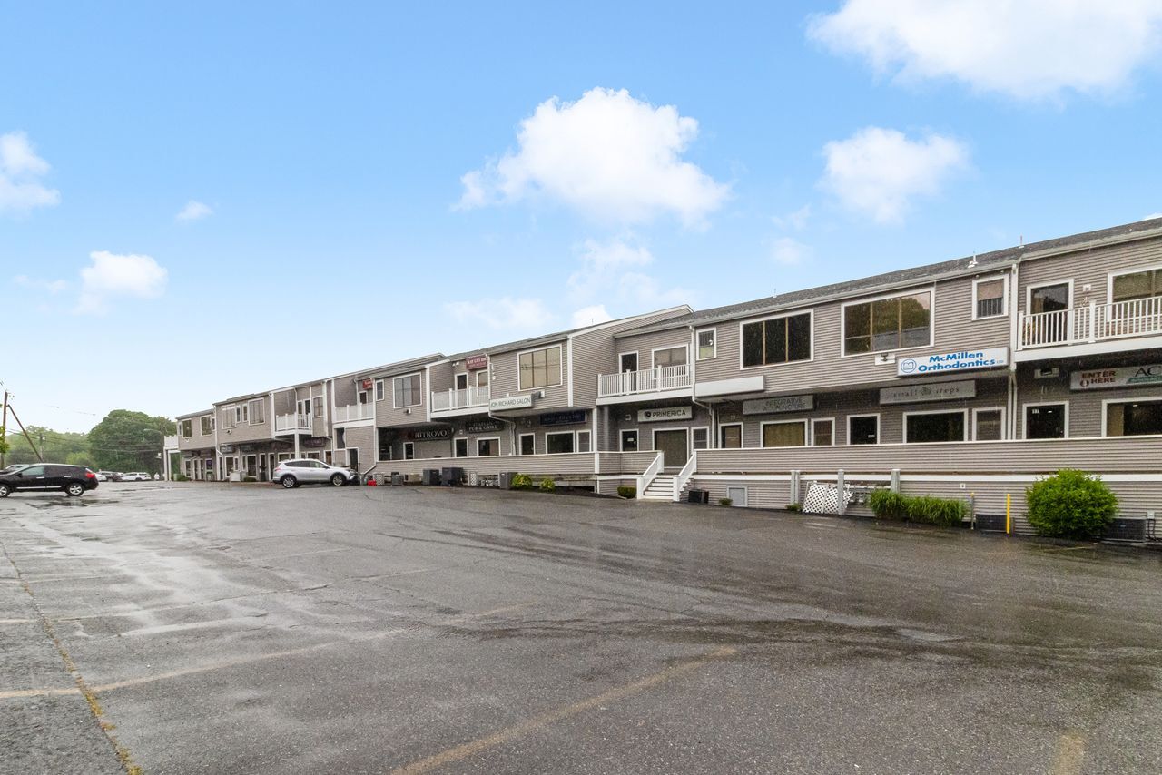 1050 Main St, East Greenwich, RI à vendre Photo principale– Image 1 sur 8