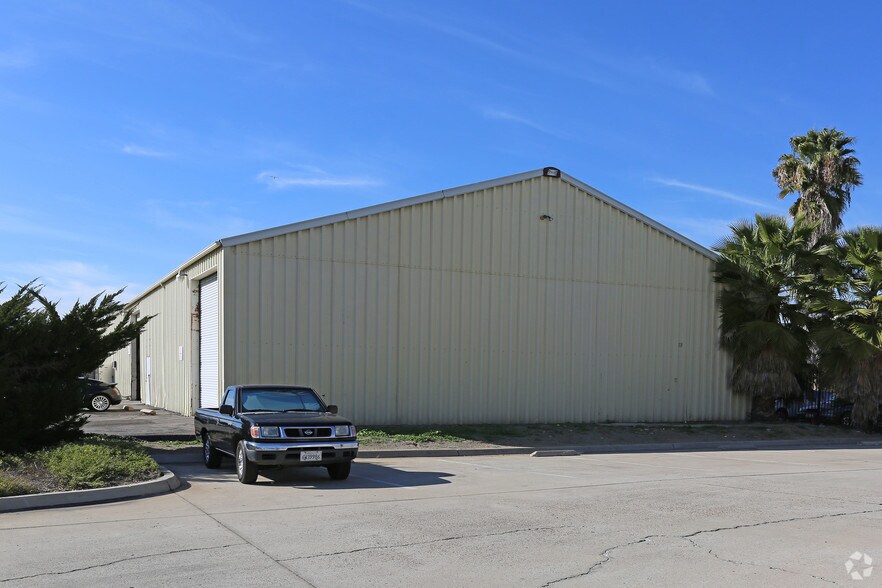 420 Vernon Way, El Cajon, CA à louer - Photo de l’immeuble – Image 2 sur 2