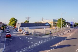 Plus de détails pour 193 London Rd, Staines - Industriel/Logistique à vendre