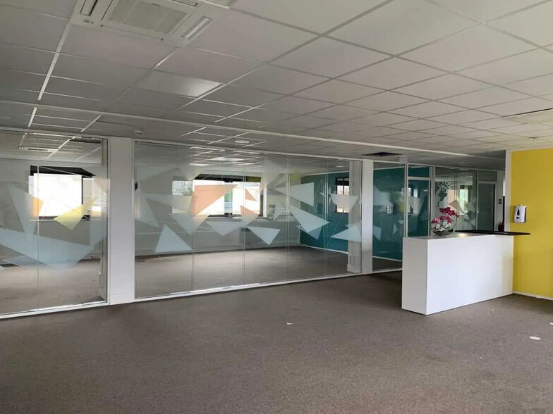Bureau dans Lognes à louer - Photo de l’immeuble – Image 2 sur 8