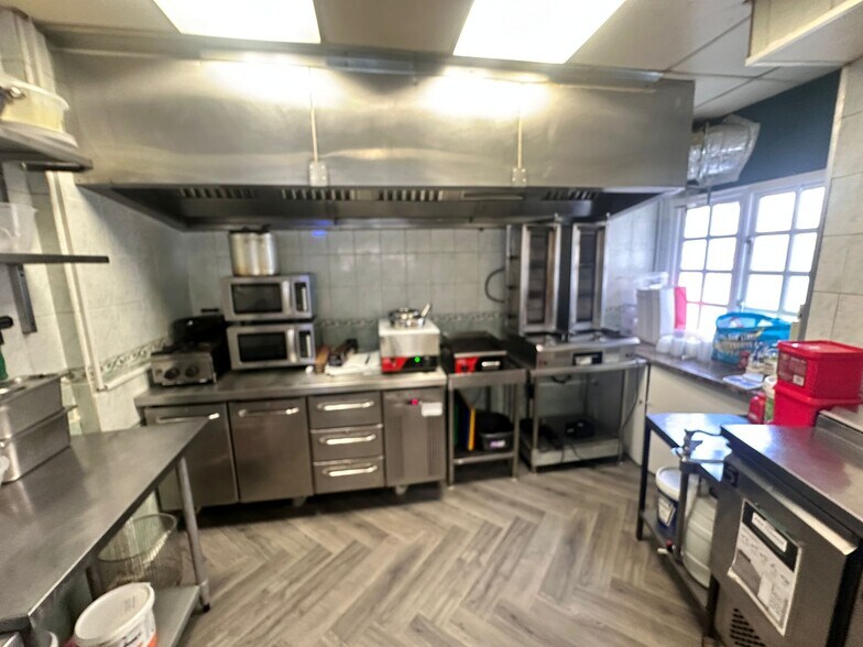 9 Severn St, Newtown à vendre - Photo de l’immeuble – Image 2 sur 6