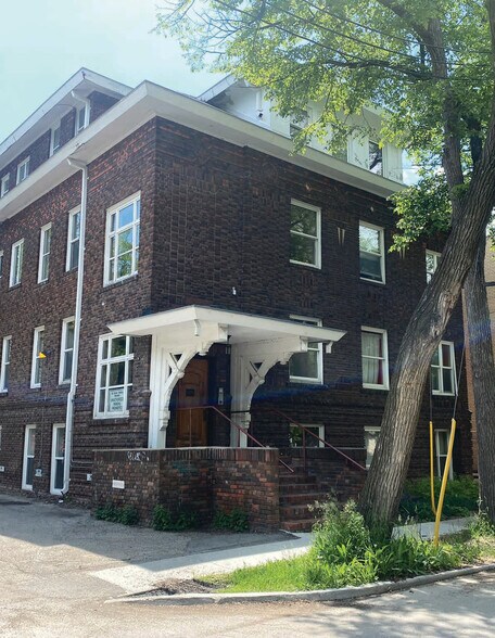 6 Roslyn Rd, Winnipeg, MB à louer - Photo principale – Image 1 sur 6