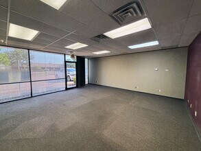6100 NW 2nd St, Oklahoma City, OK à louer Photo intérieure– Image 1 sur 4