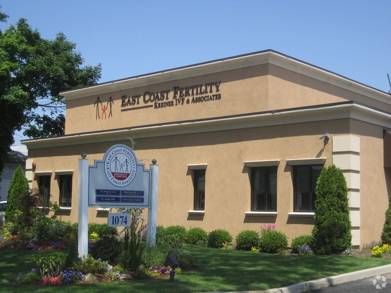 1074 Old Country Rd, Plainview, NY à louer - Photo de l’immeuble – Image 3 sur 7