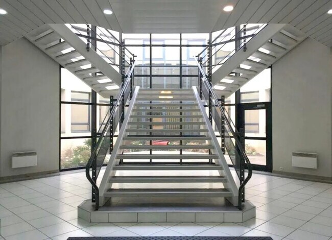 Plus de détails pour Bureau à louer