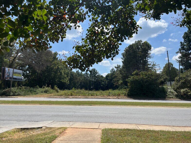 9452 Albemarle Rd, Charlotte, NC à louer - Photo de l’immeuble – Image 2 sur 3