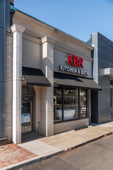 7008-7034 Wisconsin Ave, Chevy Chase, MD à louer - Photo de l’immeuble – Image 3 sur 5