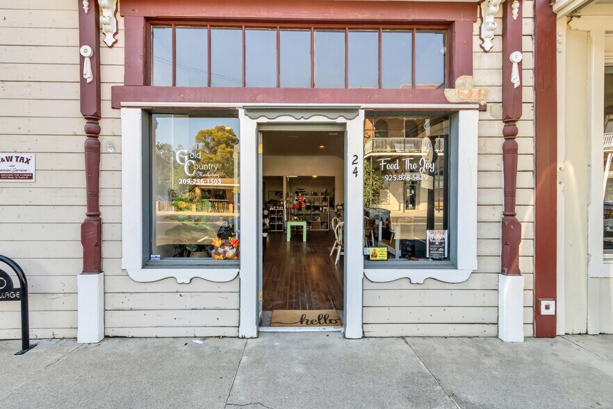 24 E Main St, Ione, CA à vendre - Photo de l’immeuble – Image 3 sur 21