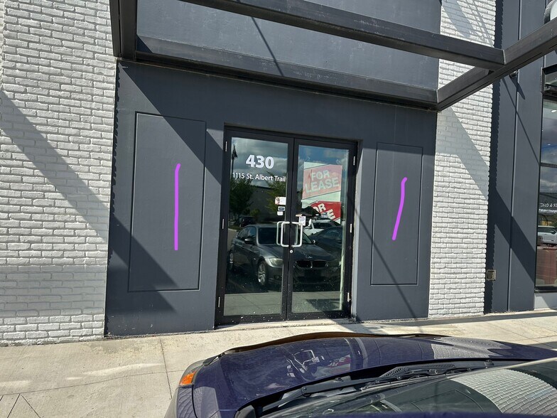 1115 St Albert Trl, St. Albert, AB à louer - Photo de l’immeuble – Image 2 sur 9