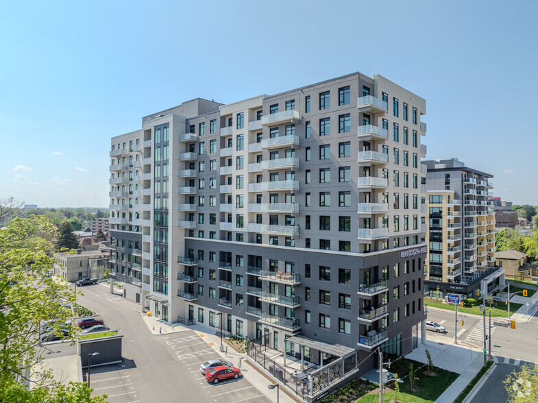 66 Weber St E, Kitchener, ON à louer - Photo principale – Image 1 sur 49