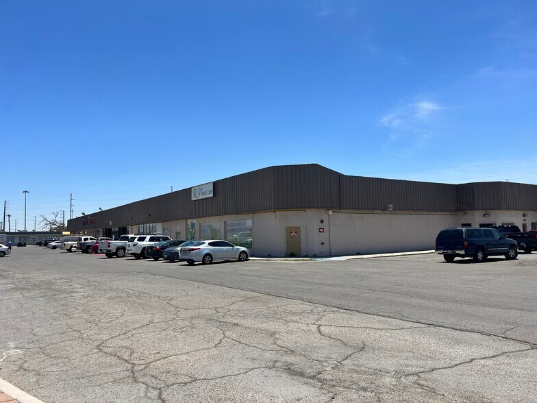 5000-5038 Alameda Ave, El Paso, TX à louer - Photo de l’immeuble – Image 1 sur 9