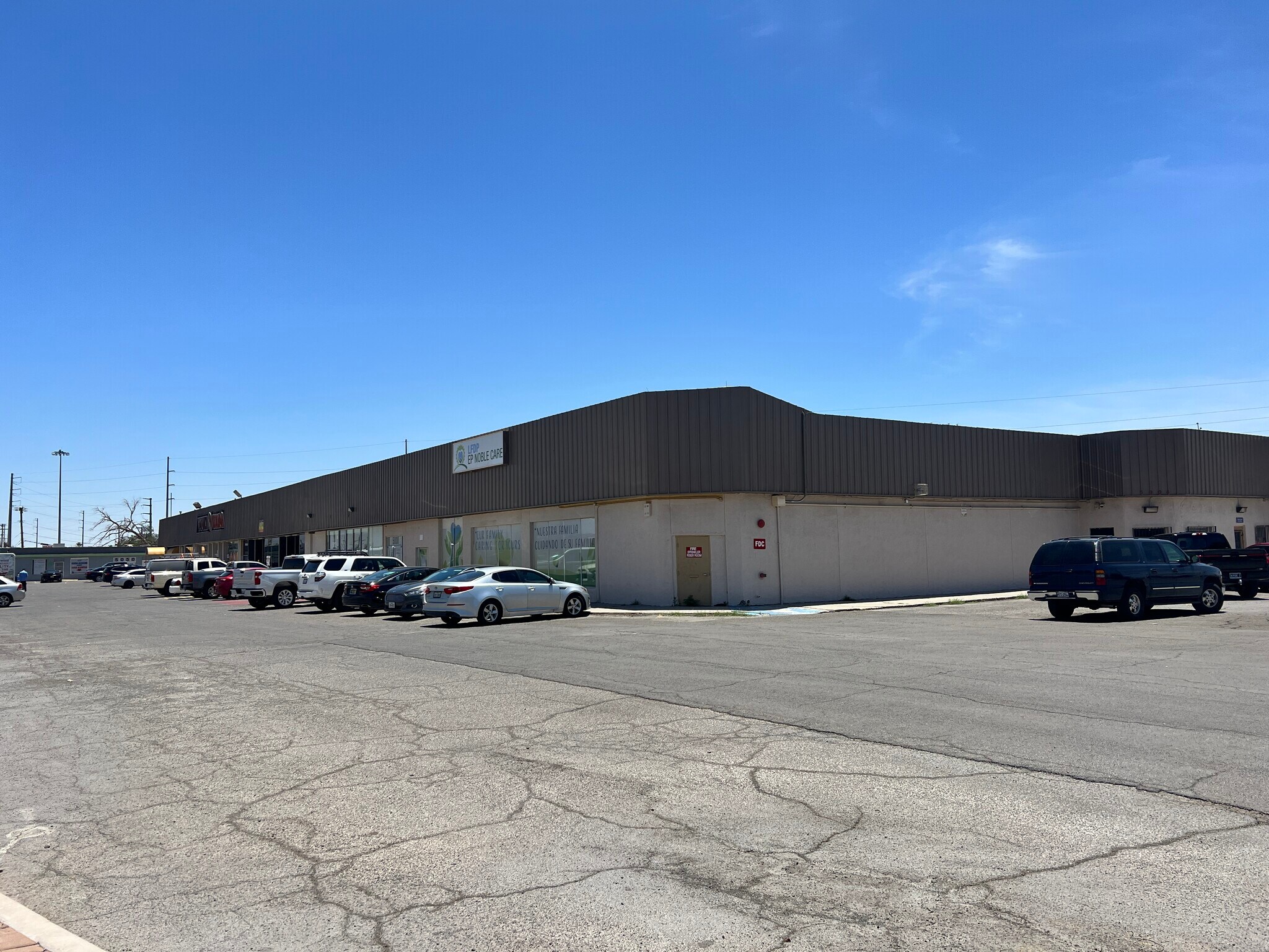5000-5038 Alameda Ave, El Paso, TX à louer Photo de l’immeuble– Image 1 sur 10