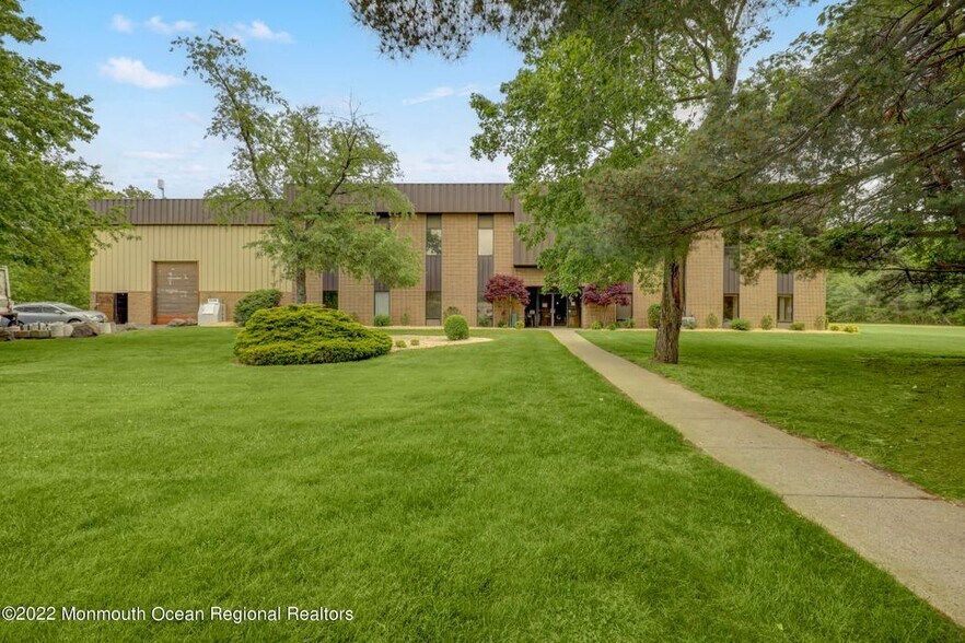 704 Ginesi Dr, Morganville, NJ à louer - Photo de l’immeuble – Image 2 sur 15