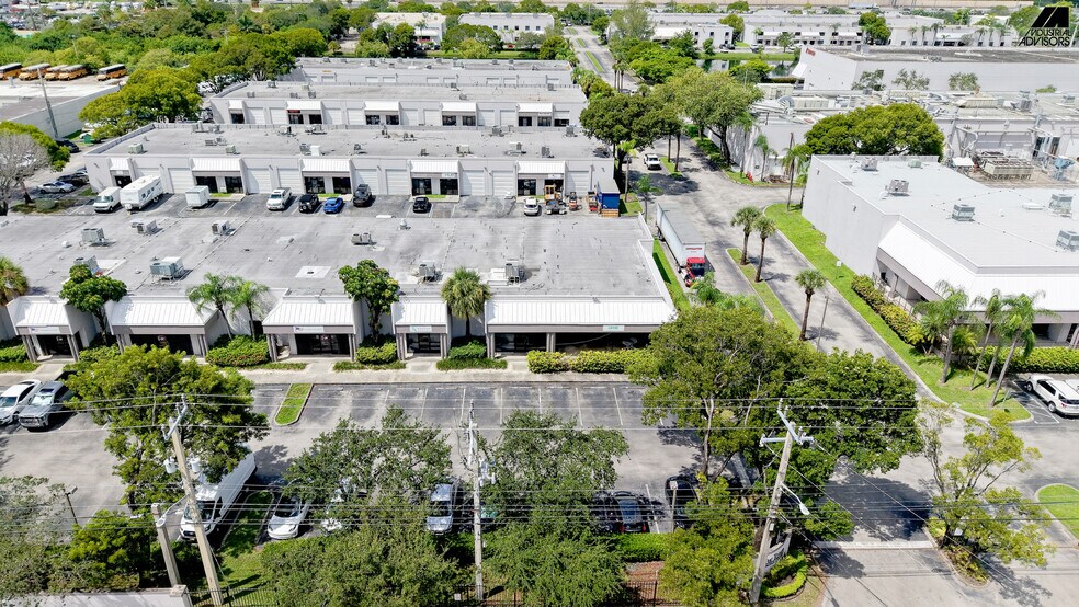 4101 SW 47th Ave, Davie, FL à louer - Photo de l’immeuble – Image 2 sur 14