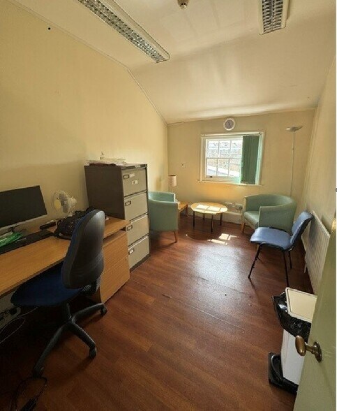 15 Thorne Close, Londres à vendre - Photo de l’immeuble – Image 3 sur 5