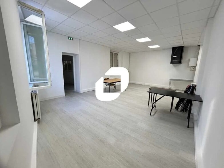 Bureau dans Argenteuil à louer - Photo de l’immeuble – Image 3 sur 9