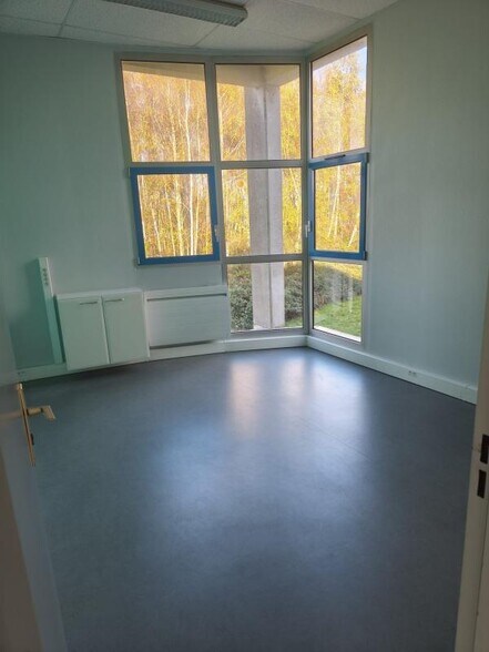Bureau dans Hérouville-Saint-Clair à vendre - Photo intérieure – Image 2 sur 3