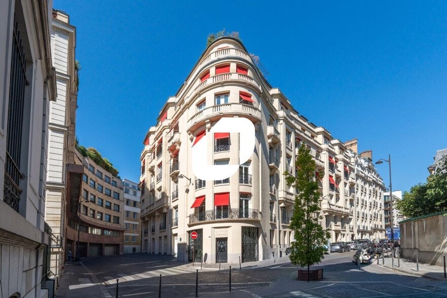 13-15 Rue Chateaubriand, Paris à louer - Photo de l’immeuble – Image 1 sur 21