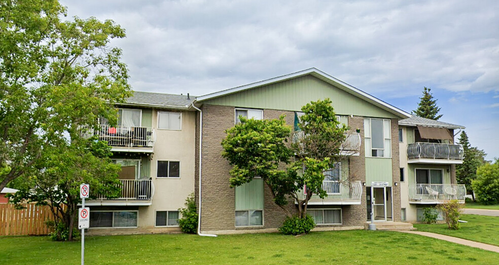 11320 34th St NW, Edmonton, AB à vendre - Photo de l’immeuble – Image 1 sur 2