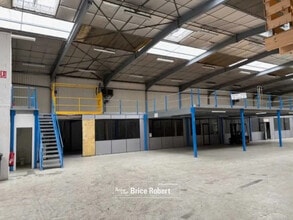 Local d’activités dans Irigny à louer Photo intérieure– Image 2 sur 4