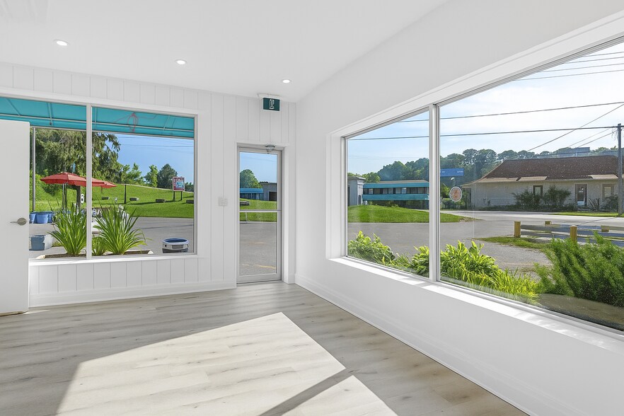 204 Carlow Rd, Central Elgin, ON à vendre - Photo de l’immeuble – Image 3 sur 22