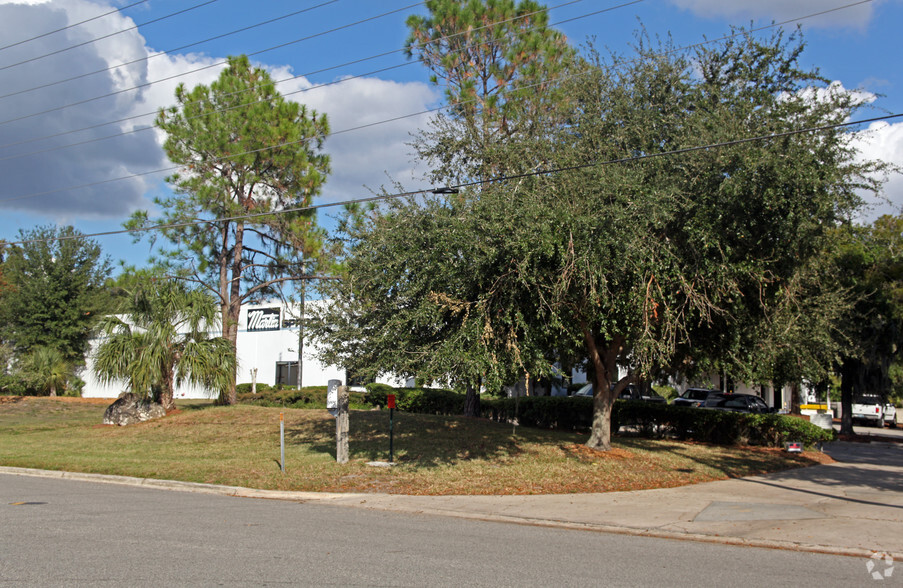 3201 Queen Palm Dr, Tampa, FL à vendre - Photo de l’immeuble – Image 3 sur 5