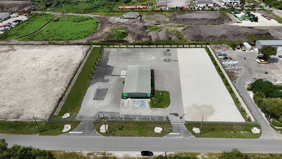 7050 Pennsylvania St, Fort Myers, FL à louer - Aérien – Image 1 sur 8
