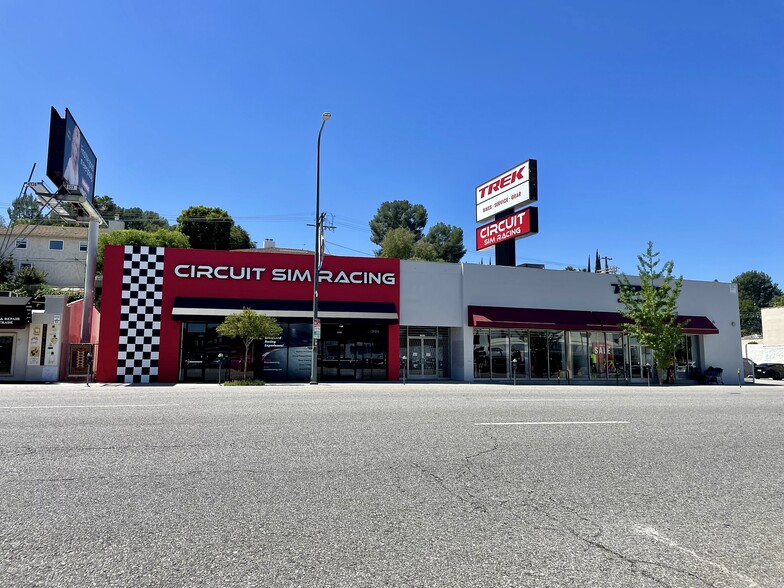 21522-21526 Ventura Blvd, Woodland Hills, CA à louer - Photo de l’immeuble – Image 3 sur 7