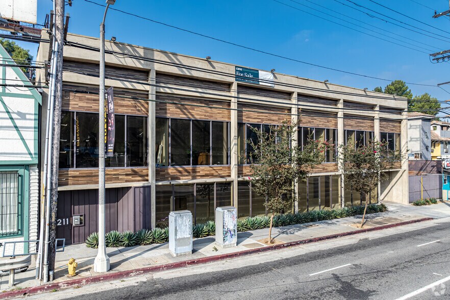 3211 Cahuenga Blvd W, Los Angeles, CA à vendre - Photo de l’immeuble – Image 3 sur 37