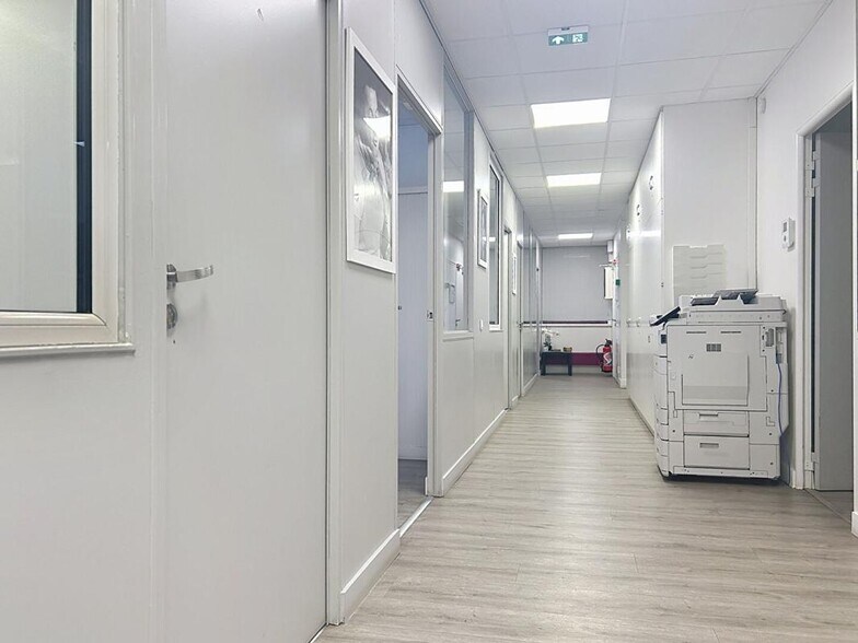 Bureau dans Maisons-Alfort à vendre - Photo de l’immeuble – Image 3 sur 9
